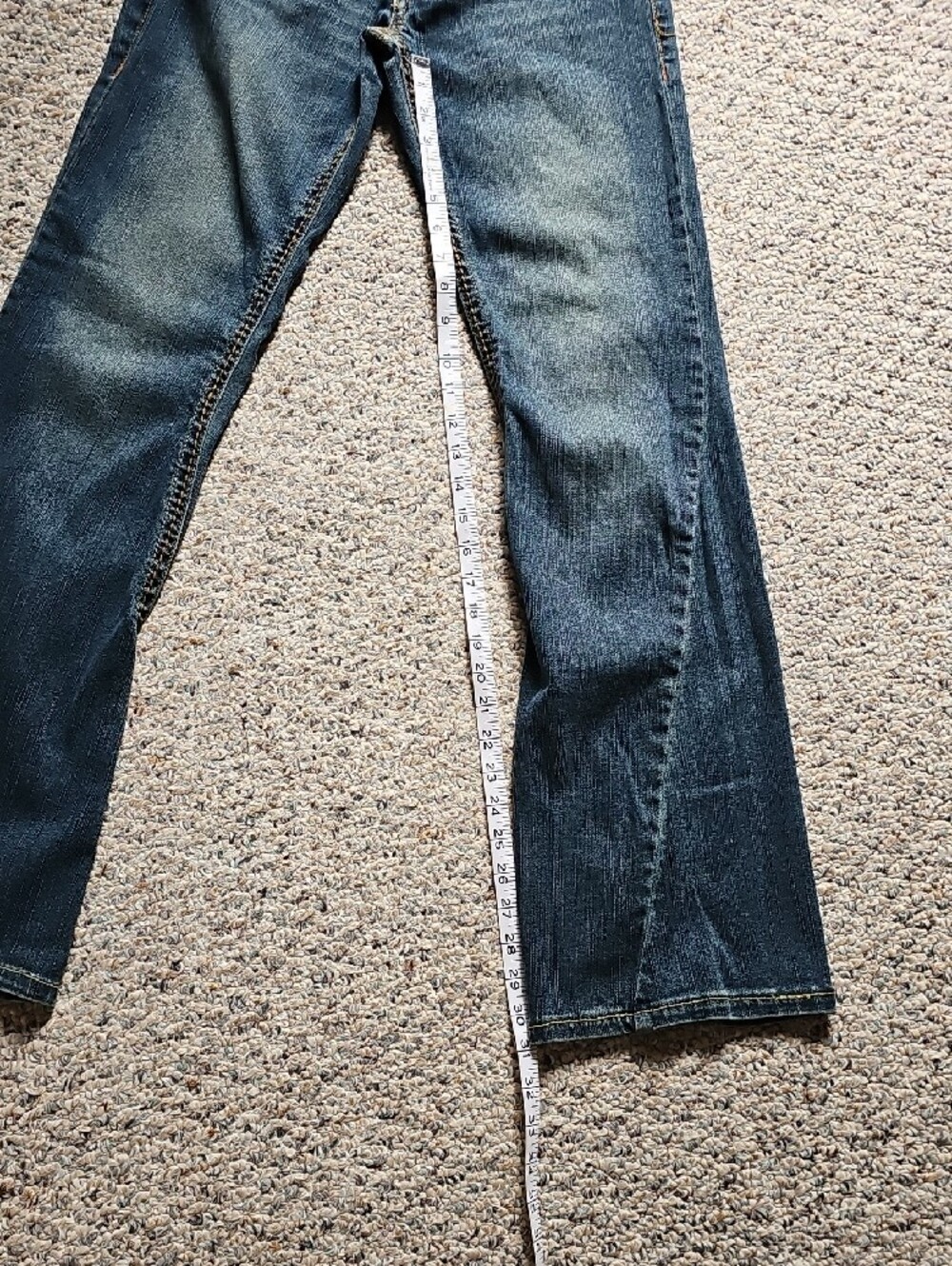 True Religion Women’s Bootcut Jeans in Dark Blue Wash.  28 Waist - Picture 6 of 7
